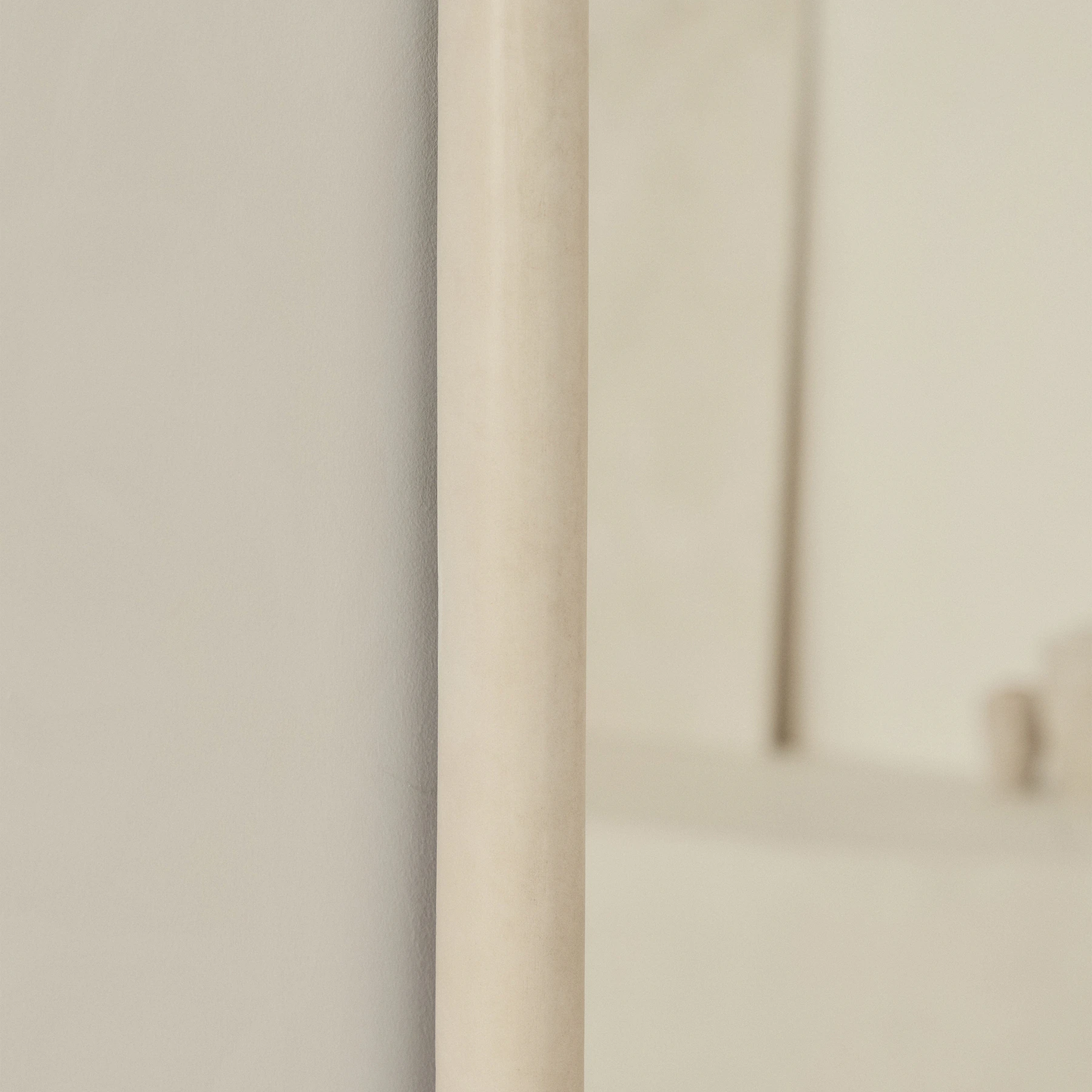 Espejo de Cuerpo Entero XXL con Elegante Marco de Concreto Curvado – 190 x 100 cm (Oferta Especial)