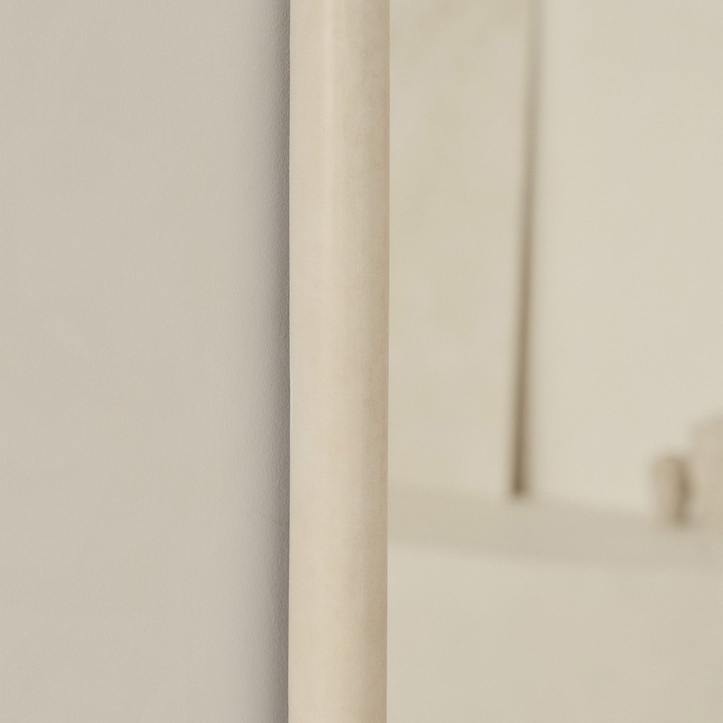 Elis – Gran Espejo Curvado de Concreto para Pared, 190 cm x 100 cm